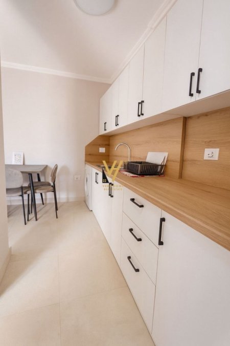 Durres, jepet me qera apartament 1+1+Ballkon Kati 4, 88 m² 700 € (GOLEM)