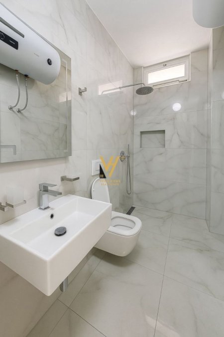 Durres, jepet me qera apartament 1+1+Ballkon Kati 4, 88 m² 700 € (GOLEM)