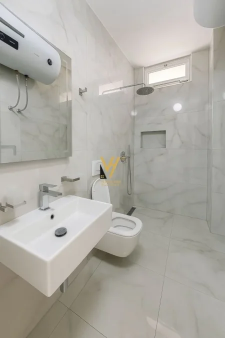 Durres, jepet me qera apartament 1+1+Ballkon Kati 4, 88 m² 700 € (GOLEM)