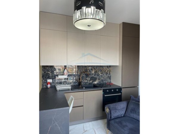 Tirane, jepet me qera apartament 1+1+Ballkon Kati 9, 60 m² 700 € (Don Bosko)