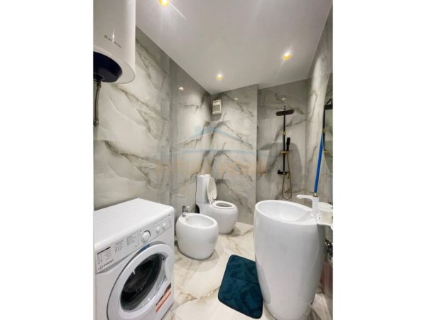 Tirane, jepet me qera apartament 1+1+Ballkon Kati 9, 60 m² 700 € (Don Bosko)