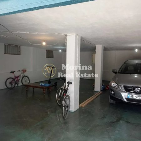 Tirane, jepet me qera ambjent biznesi Kati 0, 130 m² 450 € (Porcelan)