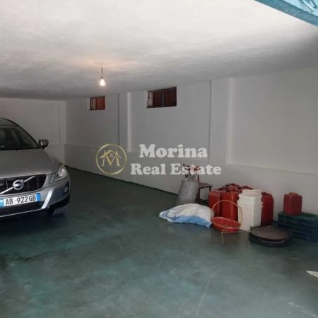 Tirane, jepet me qera ambjent biznesi Kati 0, 130 m² 450 € (Porcelan)