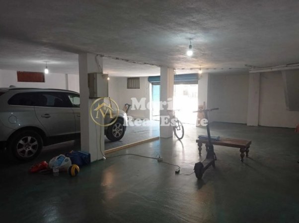 Tirane, jepet me qera ambjent biznesi Kati 0, 130 m² 450 € (Porcelan)