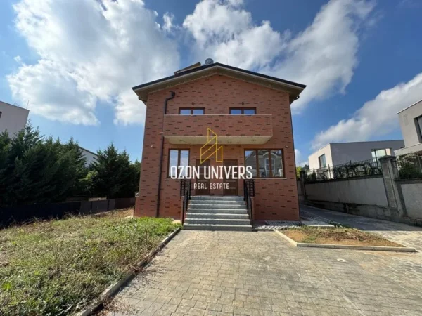 Tirane, jepet me qera Vile 2 Katshe Kati 2, 560 m² 4.500 € (sauk/teg)