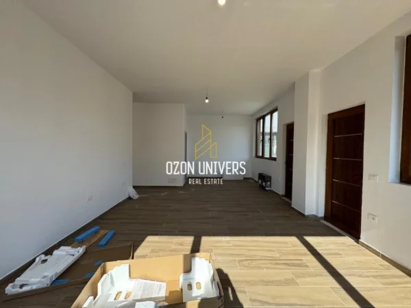 Tirane, jepet me qera Vile 2 Katshe Kati 2, 560 m² 4.500 € (sauk/teg)