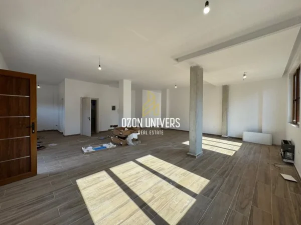 Tirane, jepet me qera Vile 2 Katshe Kati 2, 560 m² 4.500 € (sauk/teg)