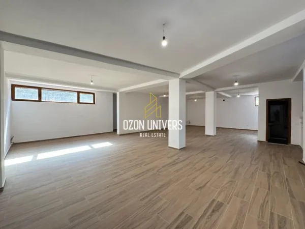 Tirane, jepet me qera Vile 2 Katshe Kati 2, 560 m² 4.500 € (sauk/teg)