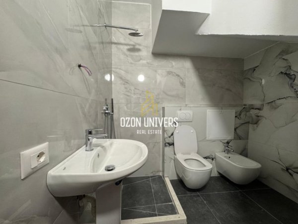 Tirane, jepet me qera Vile 2 Katshe Kati 2, 560 m² 4.500 € (sauk/teg)