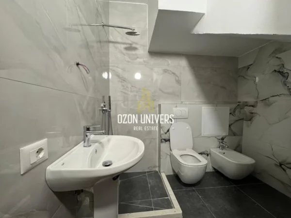 Tirane, jepet me qera Vile 2 Katshe Kati 2, 560 m² 4.500 € (sauk/teg)