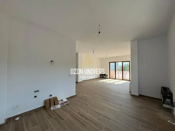 Tirane, jepet me qera Vile 2 Katshe Kati 2, 560 m² 4.500 € (sauk/teg)