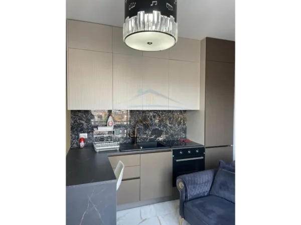 Tirane, jepet me qera apartament 1+1+Ballkon Kati 9, 60 m² 700 € (Don Bosko)