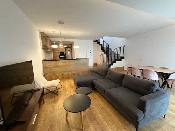 jepet me qera Vile 2+1 Kati 2, 250 m² 1.550 € (mullet)