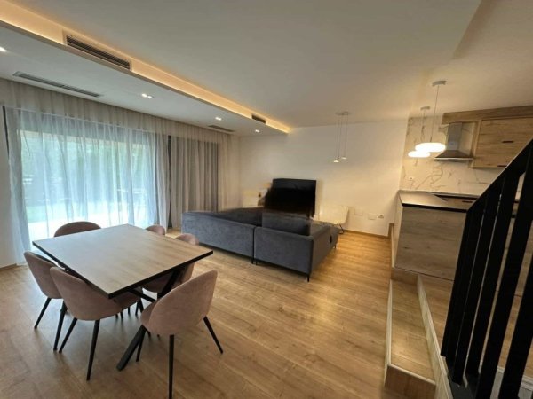 jepet me qera Vile 2+1 Kati 2, 250 m² 1.550 € (mullet)