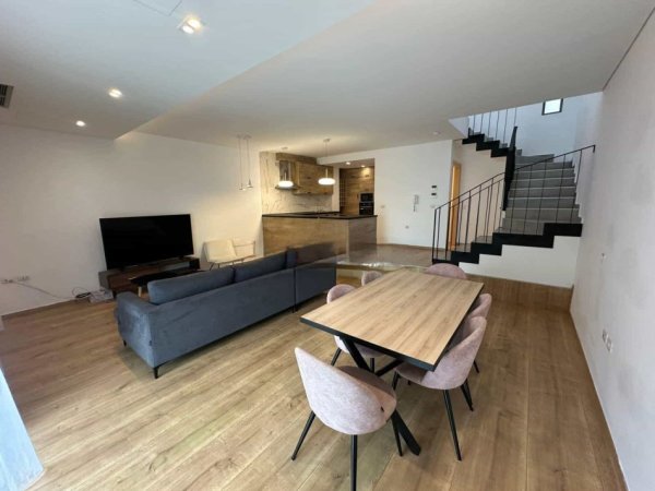 jepet me qera Vile 2+1 Kati 2, 250 m² 1.550 € (mullet)