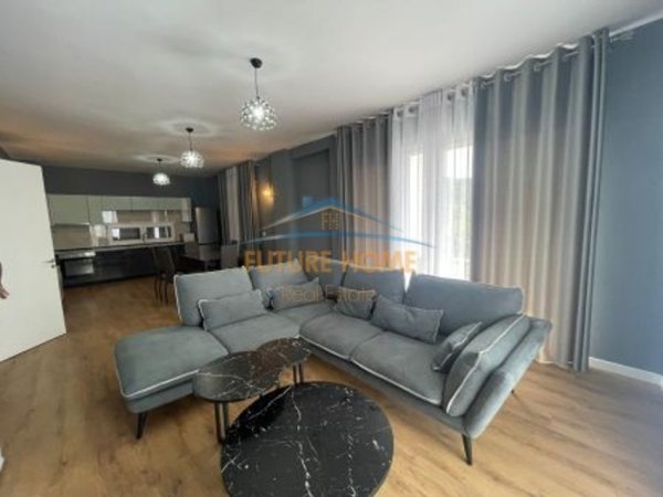 Tirane, jepet me qera apartament 2+1+Ballkon Kati 2, 135 m² 1.000 € (Kopshti Botanik)