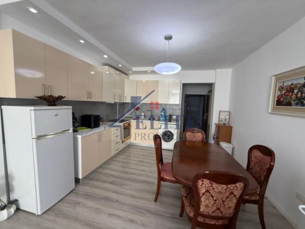 Tirane, jepet me qera apartament 2+1+Ballkon Kati 6, 90 m² 700 € (Rruga Dritan Hoxha)