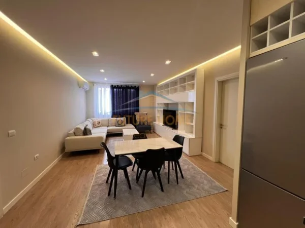 Tirane, jepet me qera apartament 3+1 Kati 7, 116 m² 1.000 € (RRUGA PANORAMA)