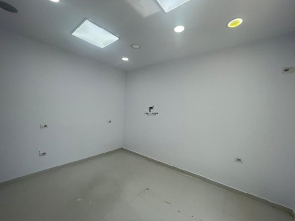 Tirane, jepet me qera zyre Kati 4, 75 m² 700 € (RRUGA ABDYL FRASHERI)