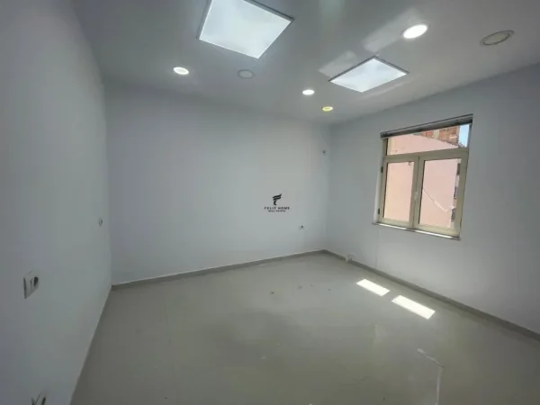 Tirane, jepet me qera zyre Kati 4, 75 m² 700 € (RRUGA ABDYL FRASHERI)