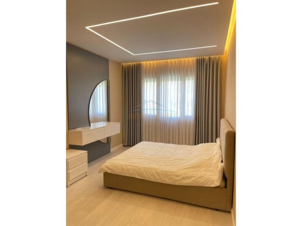 Tirane, jepet me qera apartament 2+1+Ballkon Kati 2, 117 m² 800 € (Rezidenca River)