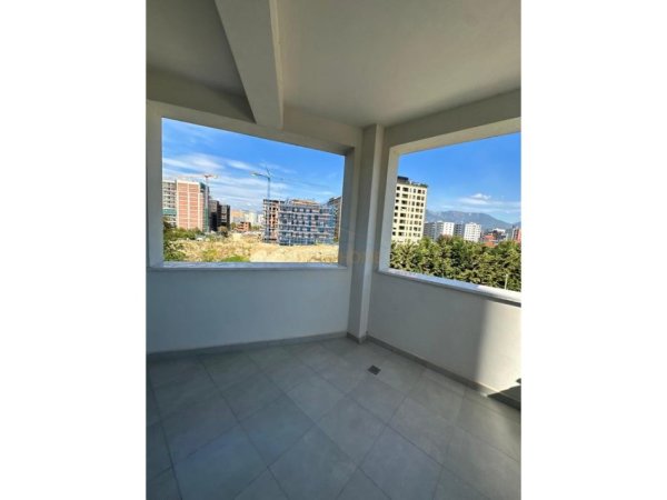 Tirane, jepet me qera apartament 2+1+Ballkon Kati 2, 117 m² 800 € (Rezidenca River)