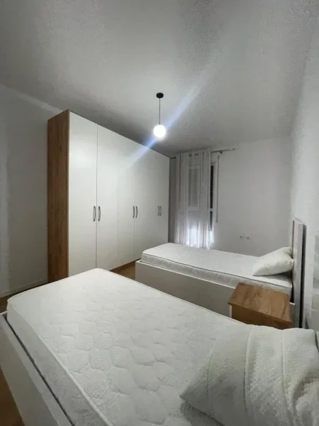 Tirane, jepet me qera apartament 2+1+Aneks+Ballkon , 850 € 