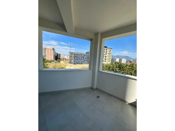 Tirane, jepet me qera 2+1+Ballkon Kati 2, 117 m² 800 € (Rezidenca River)