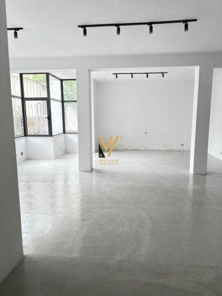 Tirane, jepet me qera apartament 1+1+Ballkon Kati 0, 75 m² 1.000 € (QENDER)