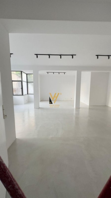 Tirane, jepet me qera apartament 1+1+Ballkon Kati 0, 75 m² 1.000 € (QENDER)