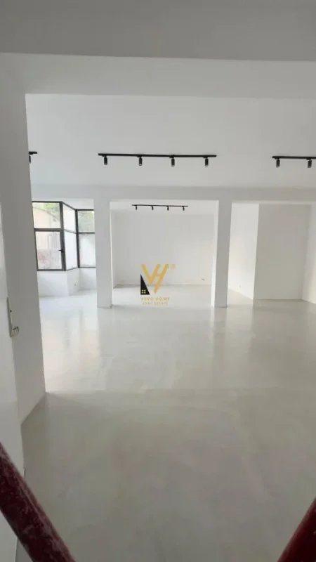Tirane, jepet me qera apartament 1+1+Ballkon Kati 0, 75 m² 1.000 € (QENDER)