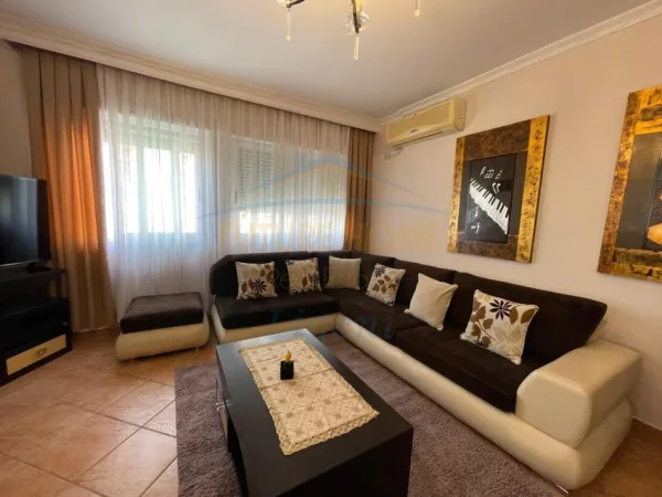 Tirane, jepet me qera apartament 2+1 Kati 8, 120 m² 700 € (Zogu I Zi)