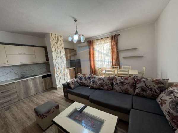 Tirane, jepet me qera apartament 2+1 Kati 8, 120 m² 700 € (Zogu I Zi)