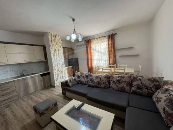 Tirane, jepet me qera apartament 2+1 Kati 8, 120 m² 700 € (Zogu I Zi)