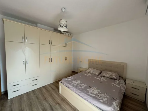 Tirane, jepet me qera apartament 2+1 Kati 8, 120 m² 700 € (Zogu I Zi)