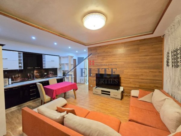 Tirane, jepet me qera apartament 2+1+Ballkon Kati 6, 100 m² 650 € (Fakulteti Ekonomik)