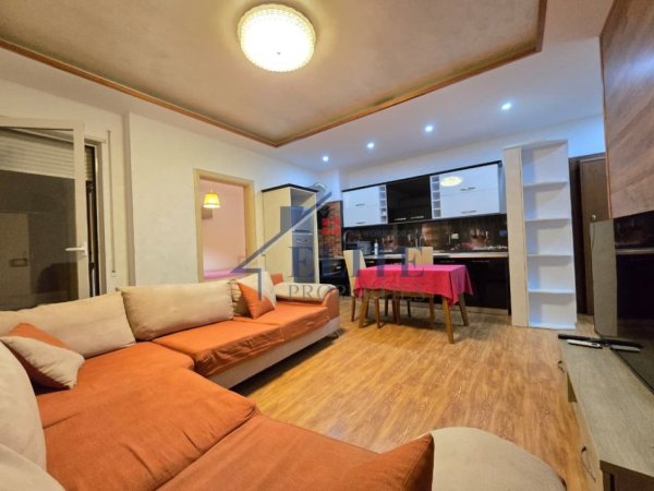Tirane, jepet me qera apartament 2+1+Ballkon Kati 6, 100 m² 650 € (Fakulteti Ekonomik)