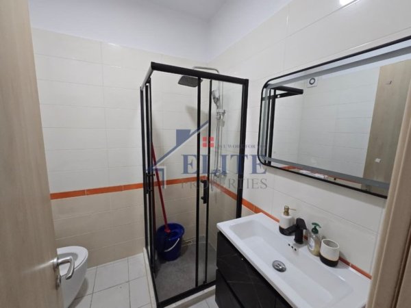 Tirane, jepet me qera apartament 2+1+Ballkon Kati 6, 100 m² 650 € (Fakulteti Ekonomik)