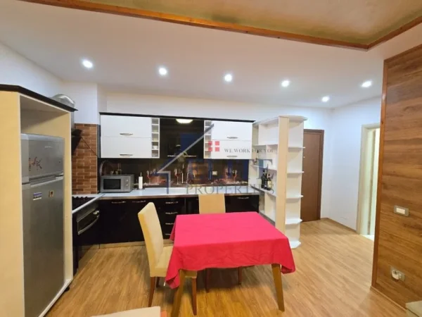 Tirane, jepet me qera apartament 2+1+Ballkon Kati 6, 100 m² 650 € (Fakulteti Ekonomik)