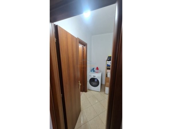 Tirane, jepet me qera apartament 2+1+Ballkon Kati 3, 106 m² 500 € (Don Bosko)