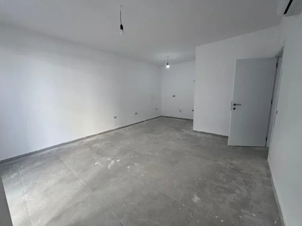 Tirane, jepet me qera apartament 2+1 Kati 1, 500 € 