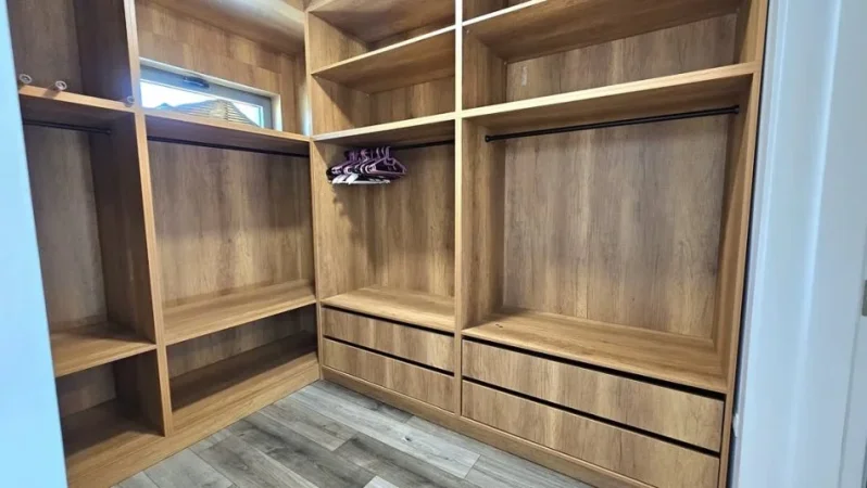 Tirane, jepet me qera Vile 2+1+Ballkon Kati 0, 2.300 € (Teg)