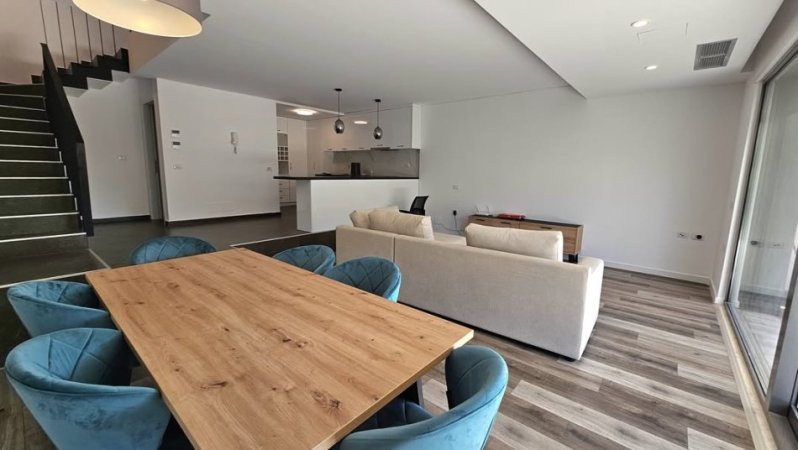 Tirane, jepet me qera Vile 2+1+Ballkon Kati 0, 2.300 € (Teg)