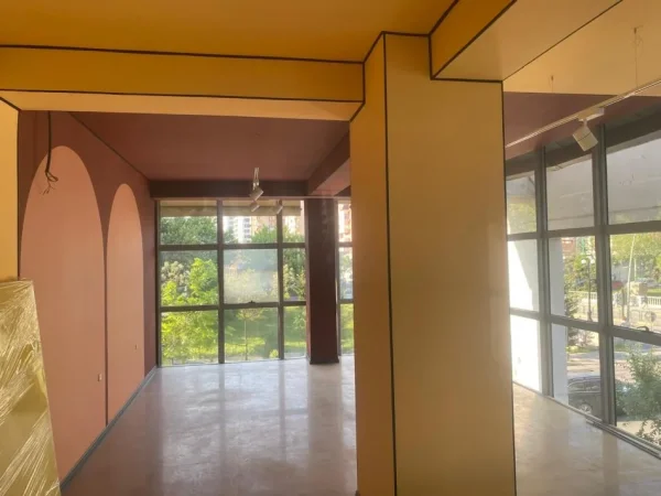 jepet me qera zyre Kati 1, 85 m² 1.000 € (ULEVARDI BAJRAM CURRI)