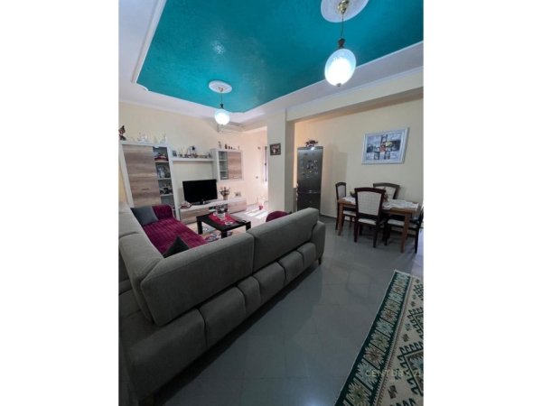 Tirane, jepet me qera apartament 2+1 Kati 7, 120 m² 620 € (Brryli)