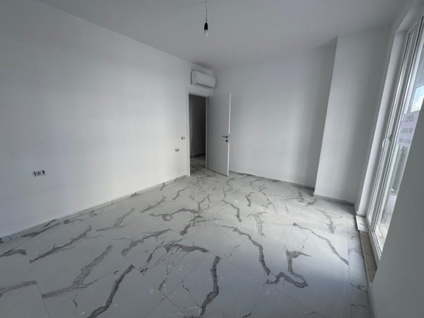 Tirane, jepet me qera 2+1 Kati 1, 500 € 