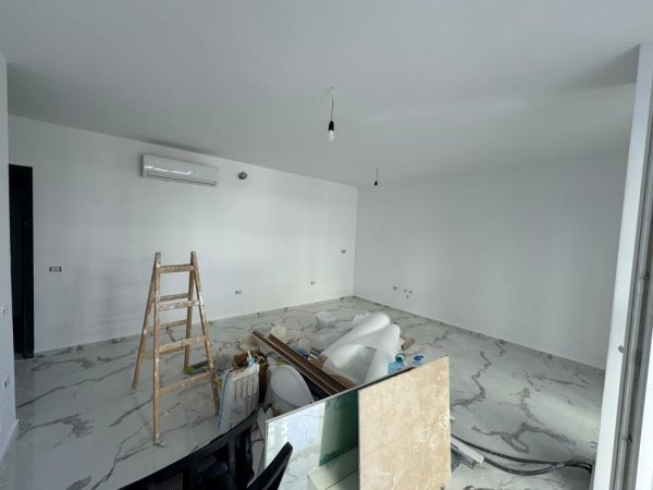 Tirane, jepet me qera 2+1 Kati 1, 500 € 