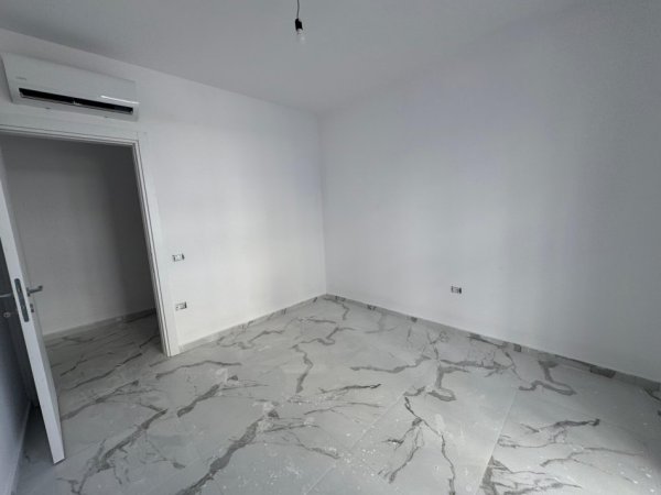 Tirane, jepet me qera 2+1 Kati 1, 500 € 