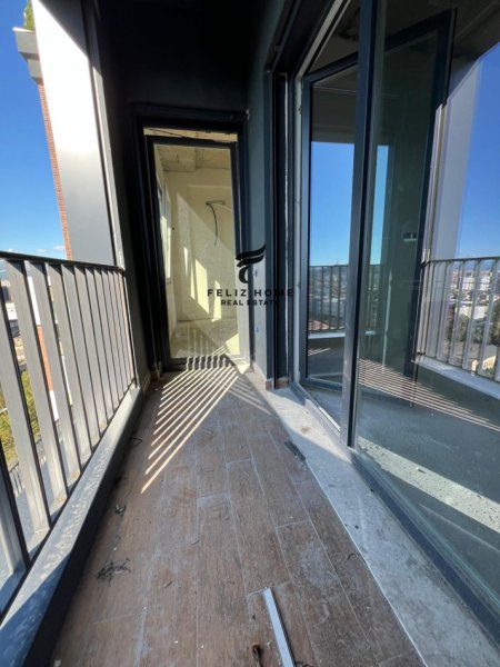 Tirane, shitet apartament 1+1 Kati 10, 53 m² 110.000 € (RRUGA E KAVAJES)