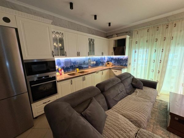 Vlore, shitet apartament 2+1 Kati 3, 102 m² 165.000 € 
